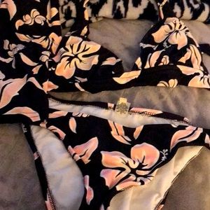 Got three pieces. You can wear bikini or top covers stomach. Like new